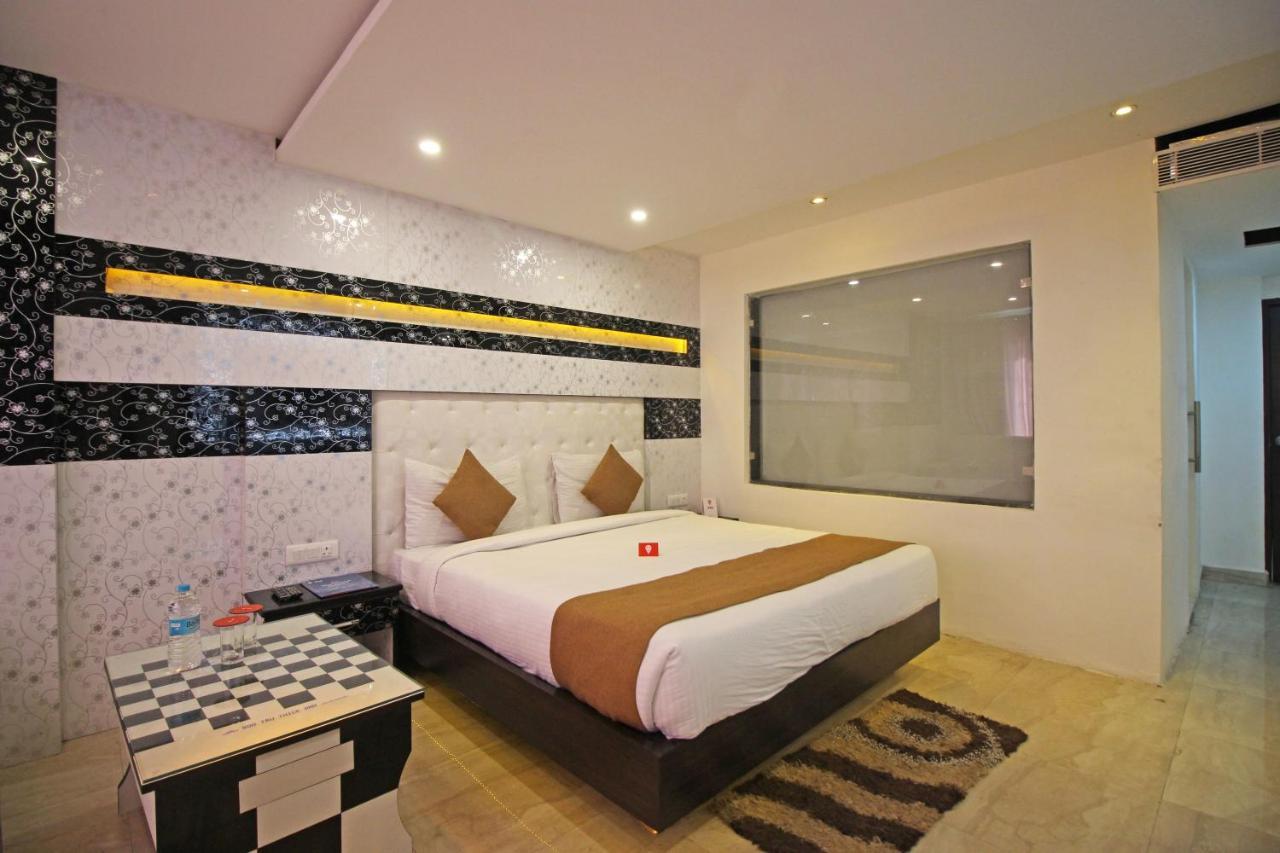 Oyo 4964 Golden Oyster Suites Дехрадун Экстерьер фото